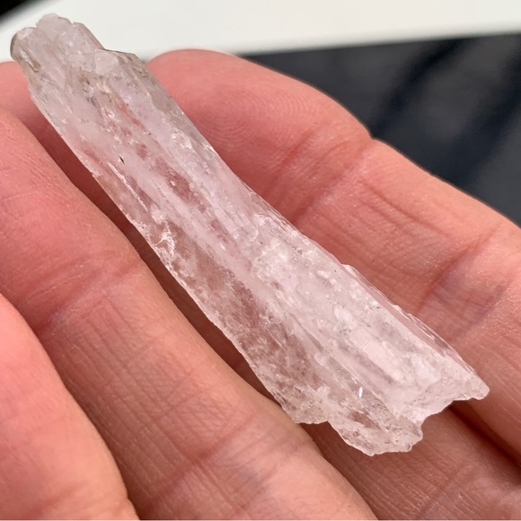 Faden Quartz: 66 Carats Specimen from Pakistan - Picture 7 of 14